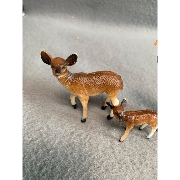 Vintage Plastic Deer Family Figurines Set 3 Collectible - Picture 2 of 7